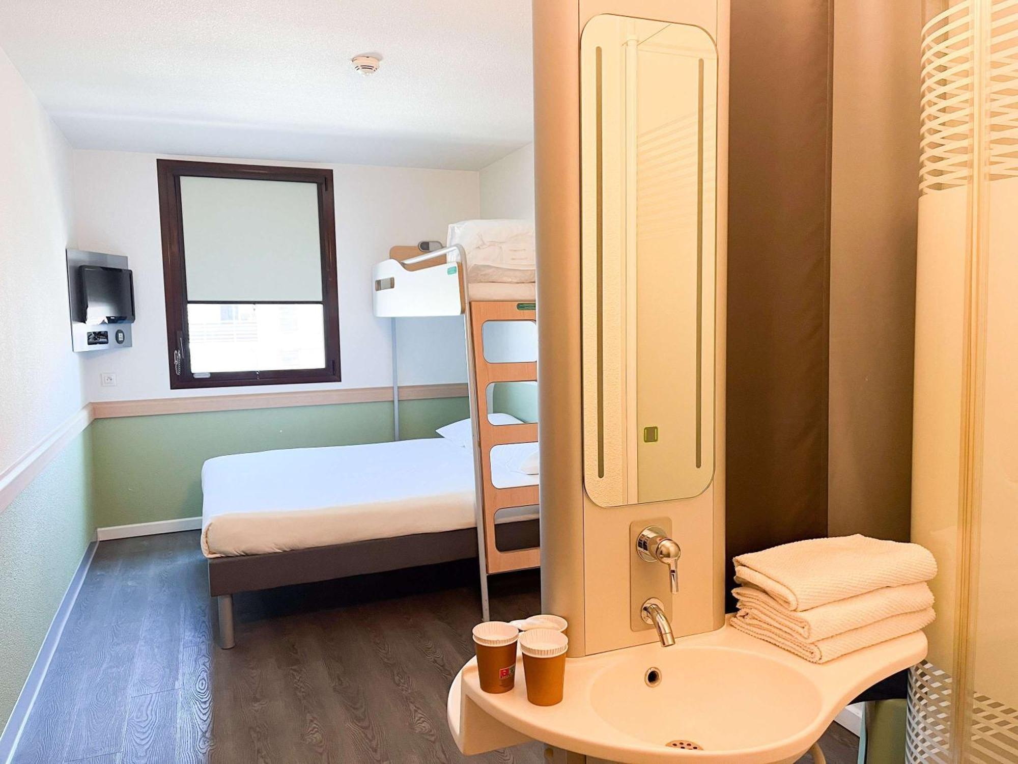 Ibis Budget Nimes Centre Gare Екстериор снимка