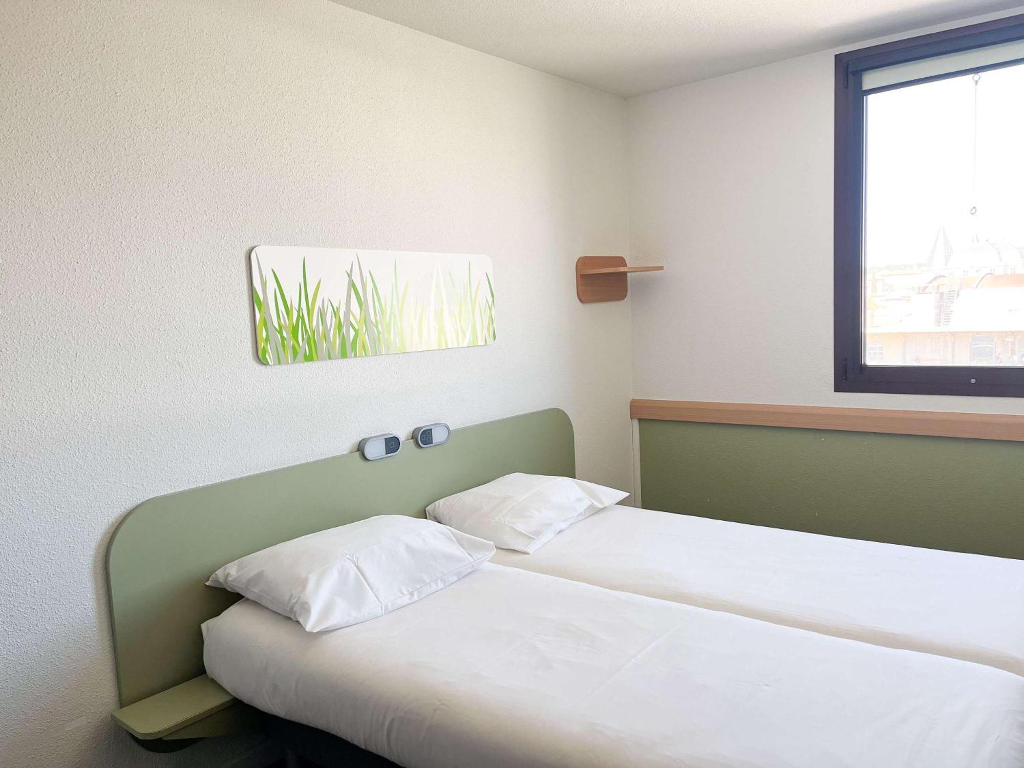 Ibis Budget Nimes Centre Gare Екстериор снимка