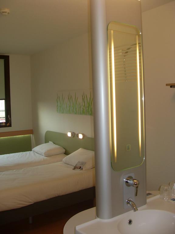 Ibis Budget Nimes Centre Gare Екстериор снимка