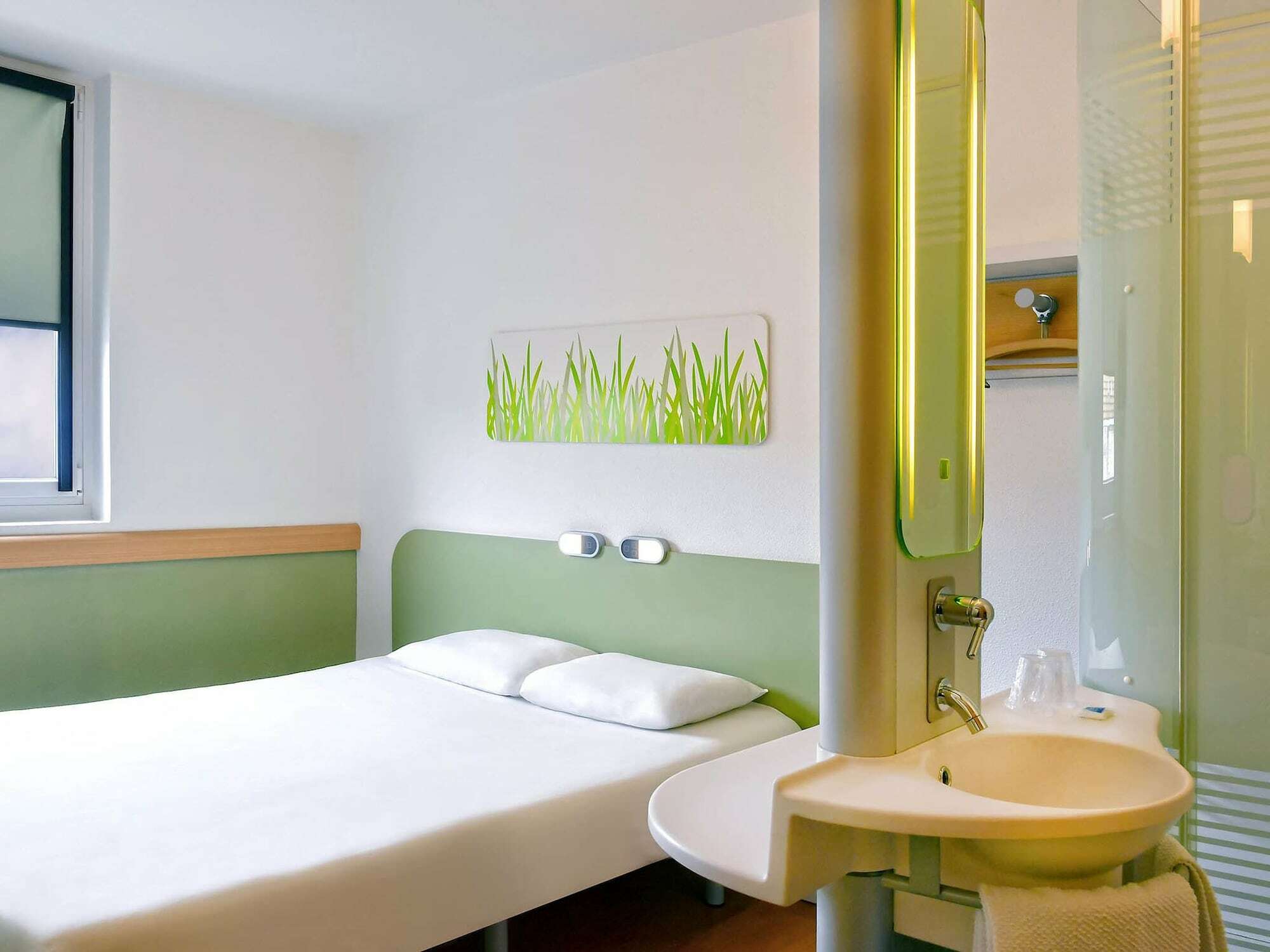 Ibis Budget Nimes Centre Gare Екстериор снимка