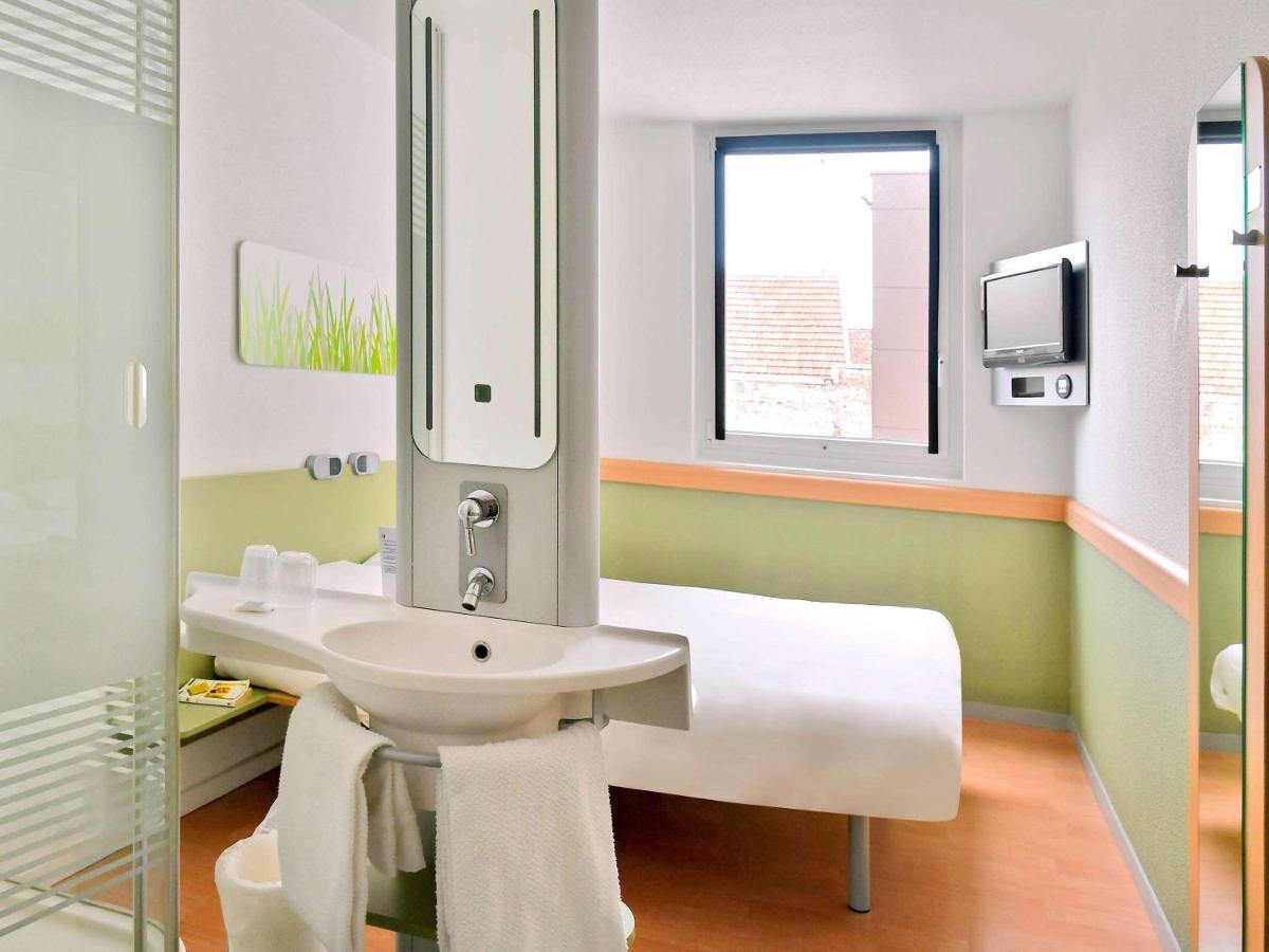 Ibis Budget Nimes Centre Gare Екстериор снимка